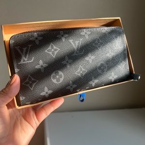 Black flower 🌸 LV